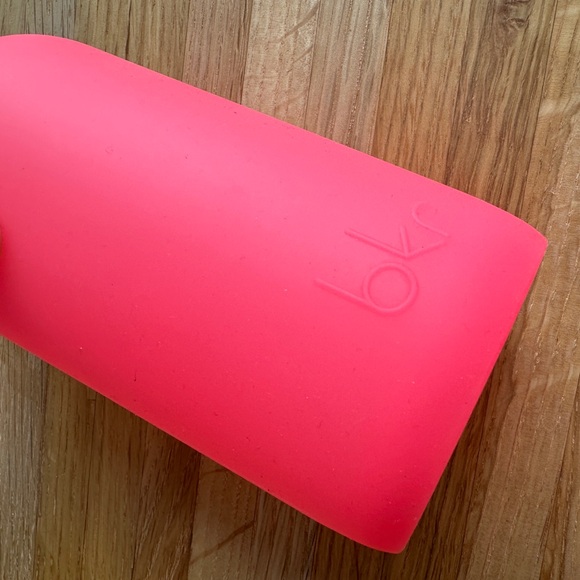 bkr Silicone & Glass Water Bottle BPA Free 16oz / 500 ml Rosy colorway - Picture 3 of 9